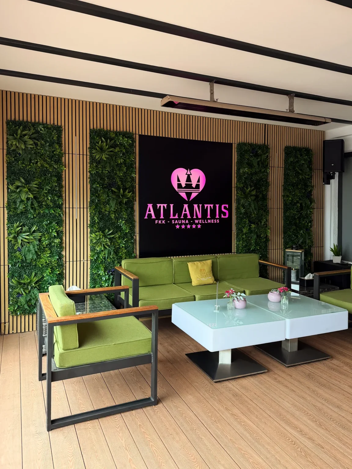 ركن جلوس على تراس السطح، FKK Sauna Club Atlantis ميونخ